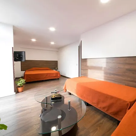 Stambolov Hotel 2*
